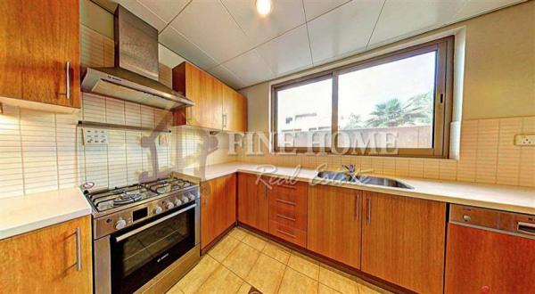 Huge & Spacious 4BR Townhouse with Balcony