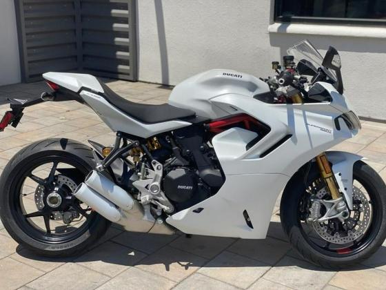 2021 DUCATI.SUPERSPORT 950S. CONTACT WHATSAPP.+971582126043