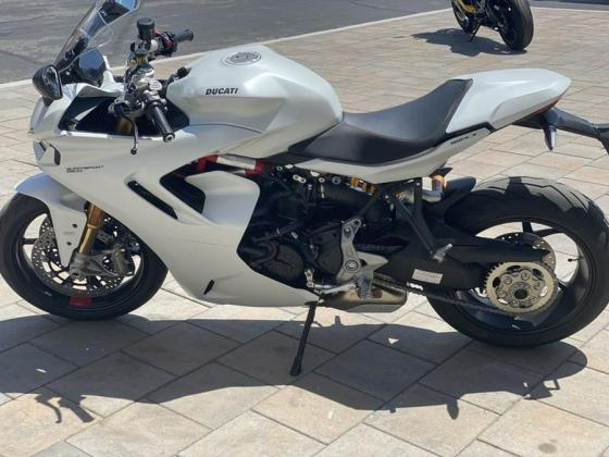 2021 DUCATI.SUPERSPORT 950S. CONTACT WHATSAPP.+971582126043