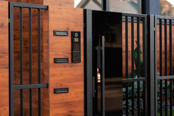 Automatic Garage Door Problems Solutions | Automatic Door Company In Dubai, UAE