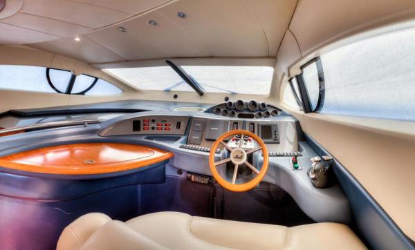 Empire Yacht: Dubai Luxury Yacht Azimut 50Ft