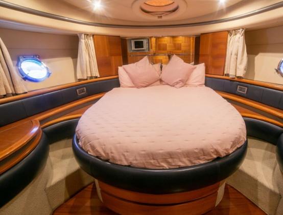 Empire Yacht: Dubai Luxury Yacht Azimut 50Ft