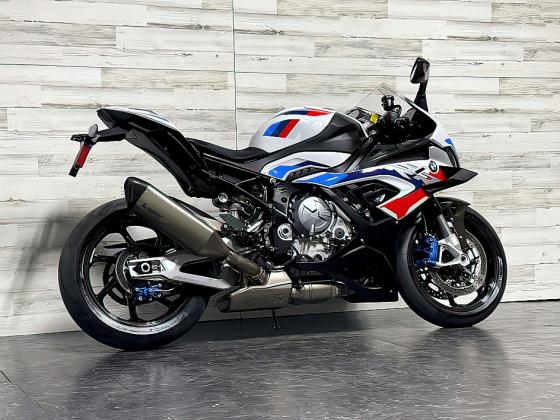 2021BMW M1000RR.....contact me on whatsapp: +971563148402