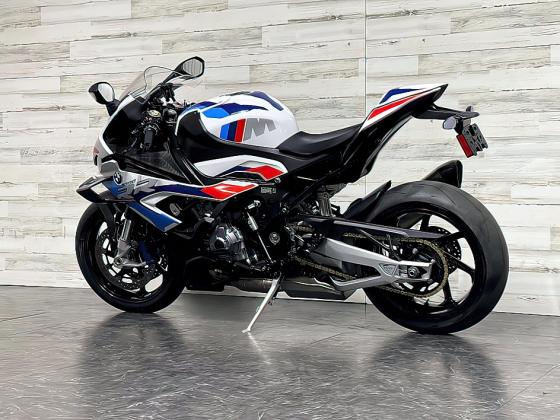 2021BMW M1000RR.....contact me on whatsapp: +971563148402
