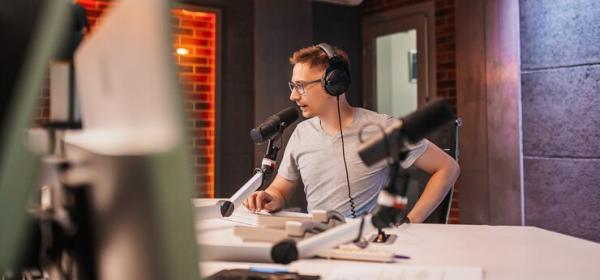Professional Audio Recording Services in Dubai | Voice Over & IVR by Studio52